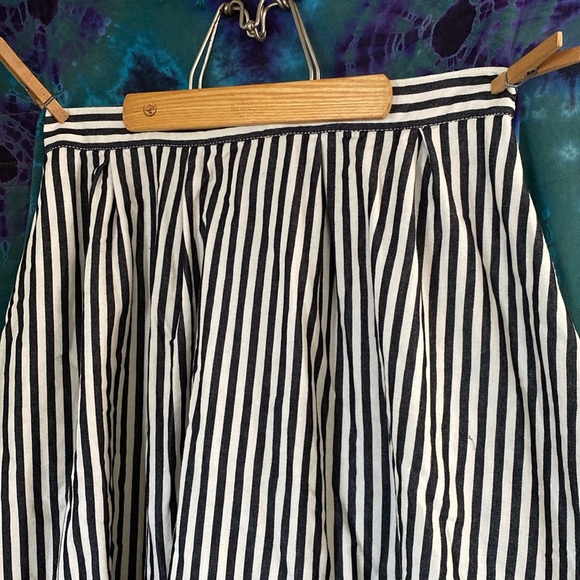 Life In Progress skirt- Size US- Small. - Picture 2 of 14